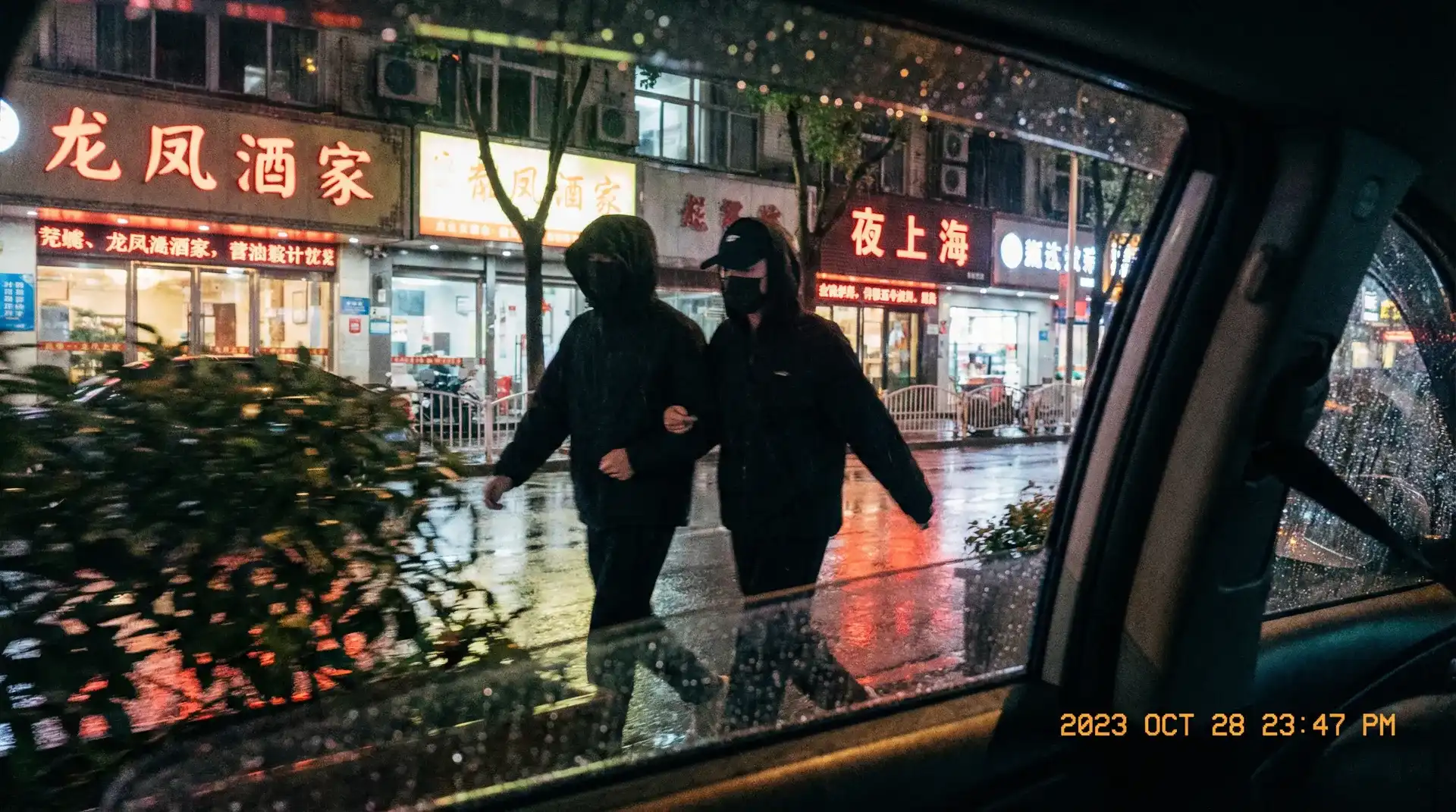 鉴黄师下载安装-最新鉴黄工具|官方正版免费下载|快速安装 - 顶流明星深夜密会现场抓拍照片